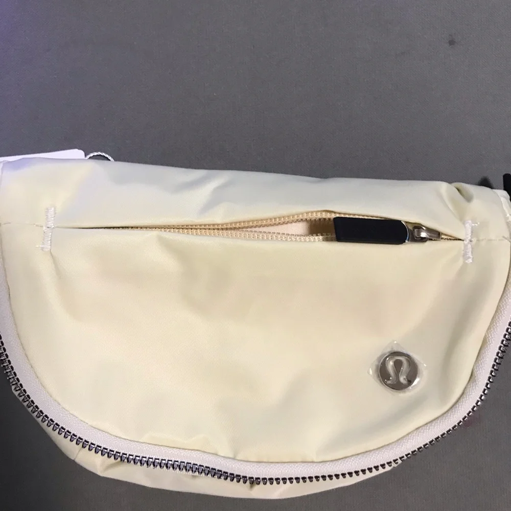 lululemon athletica cream fold-over wristlet with front zip 2L